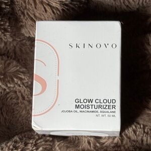 Skin Glow Cloud Moisturizer - White